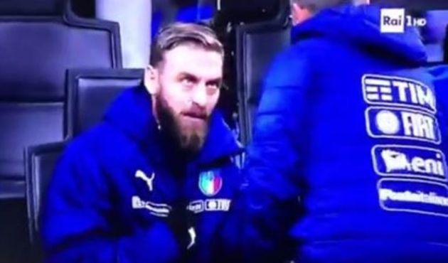 İtalya - İsveç maçında ilginç olay! De Rossi damga vurdu!