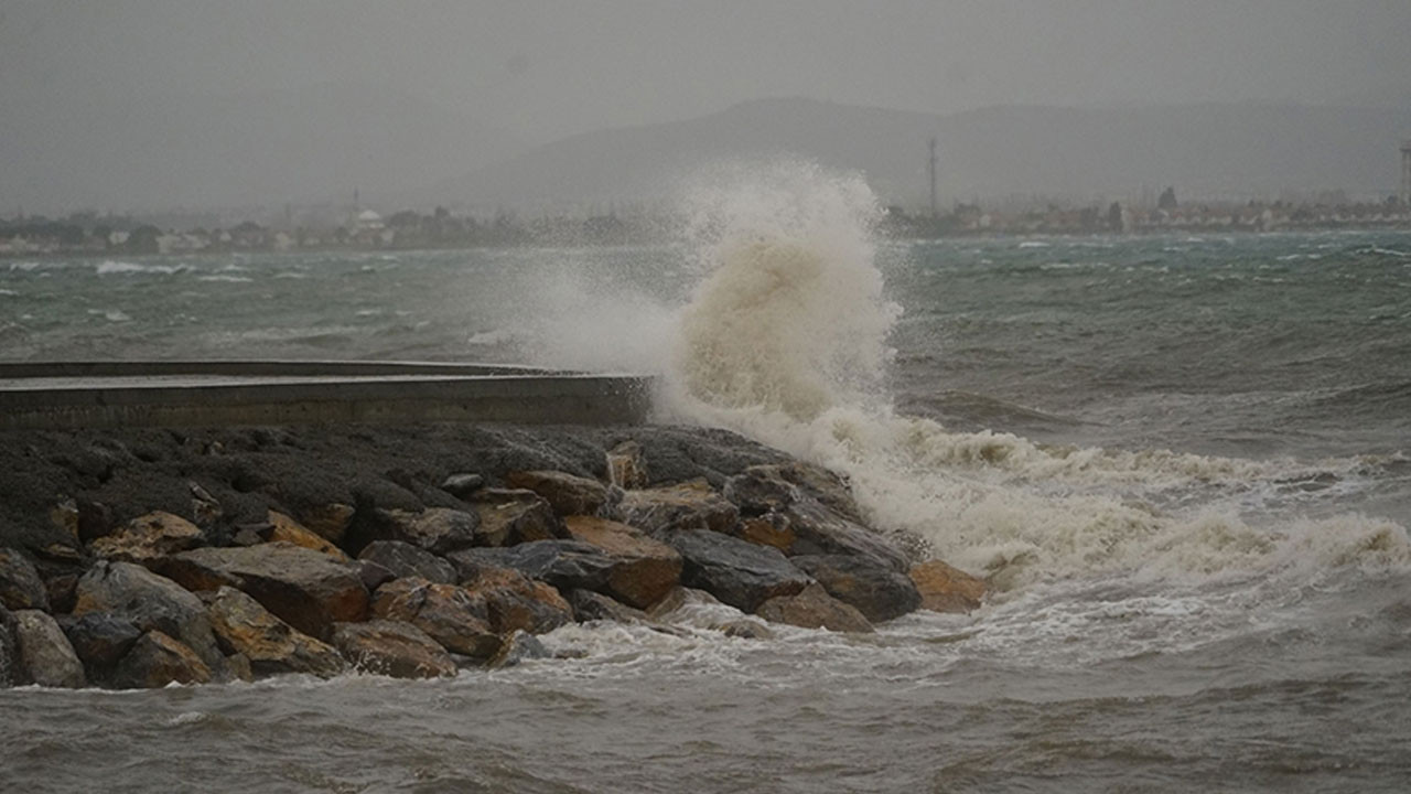 Meteoroloji'den Ege Denizi'nin kuzeyi için fırtına uyarısı geldi