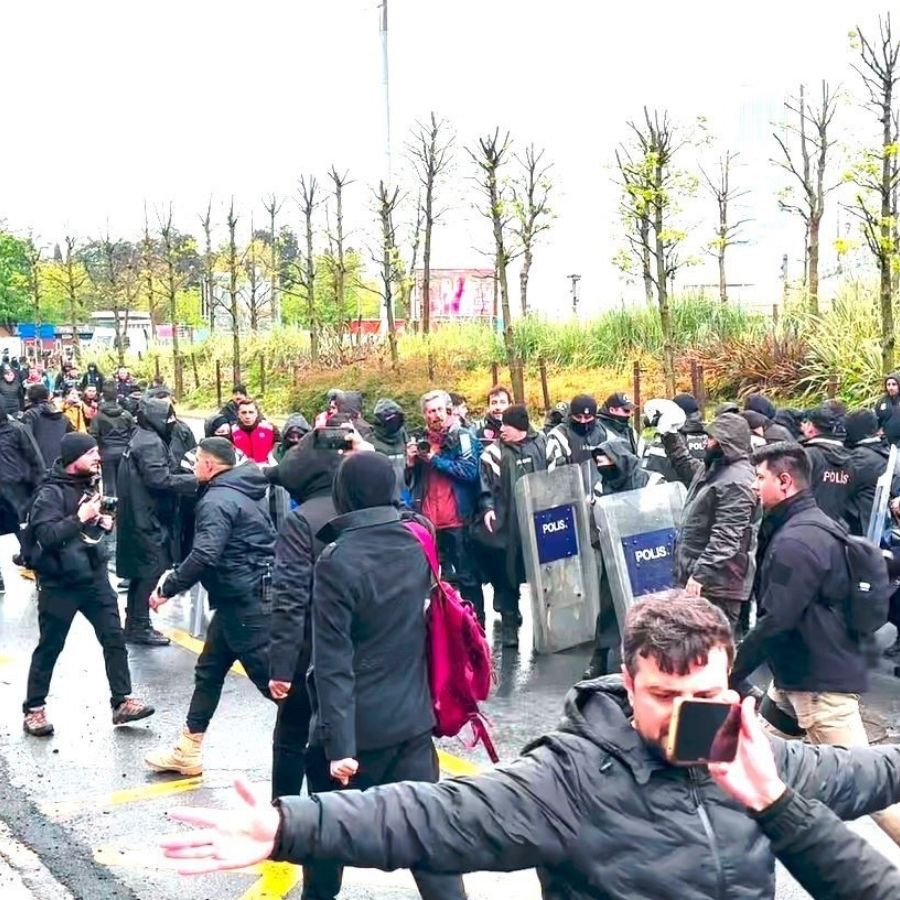 Mecidiyeköy'de izinsiz gösteri yapmaya çalıştılar! Polis müdahale etti: Gözaltına alındılar