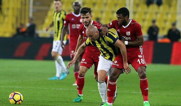 Fenerbahçe Sivasspor'u bombaladı!
