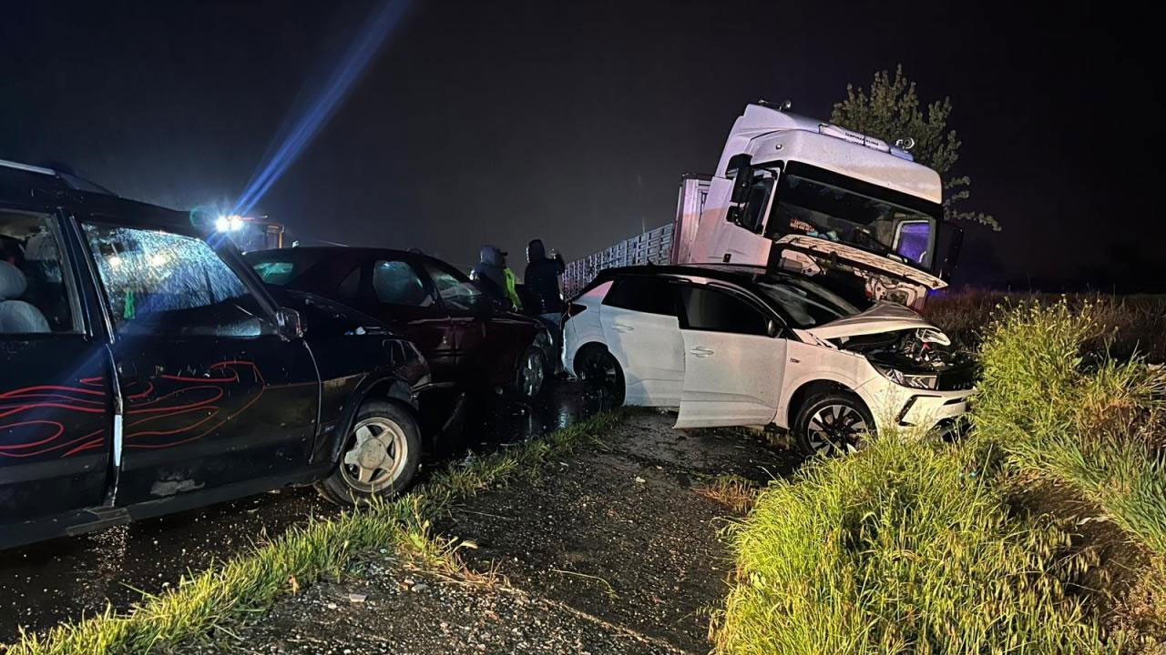Uşak’ta 7 aracın karıştığı zincirleme kaza: 4 ölü 17 yaralı