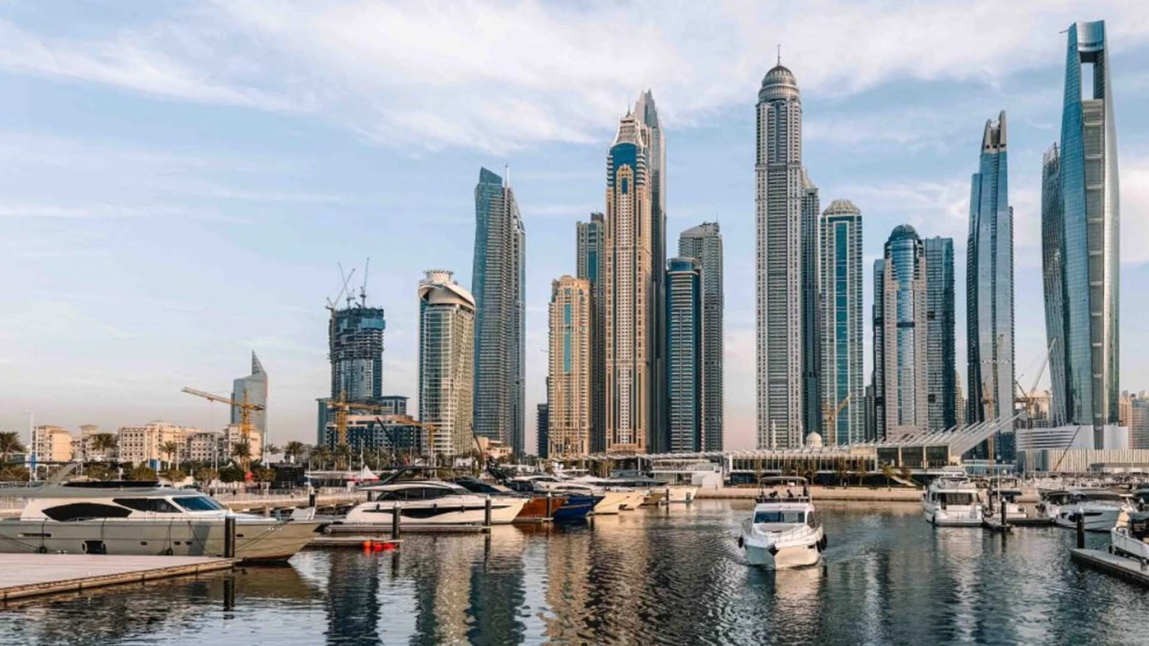 BAE'nin turizm başkenti Dubai diken üstünde: Sirenler çaldı, cep telefonlarına uyarı mesajları gitti