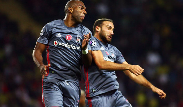 Ryan Babel'den dikkat çeken Fenerbahçe paylaşımı!
