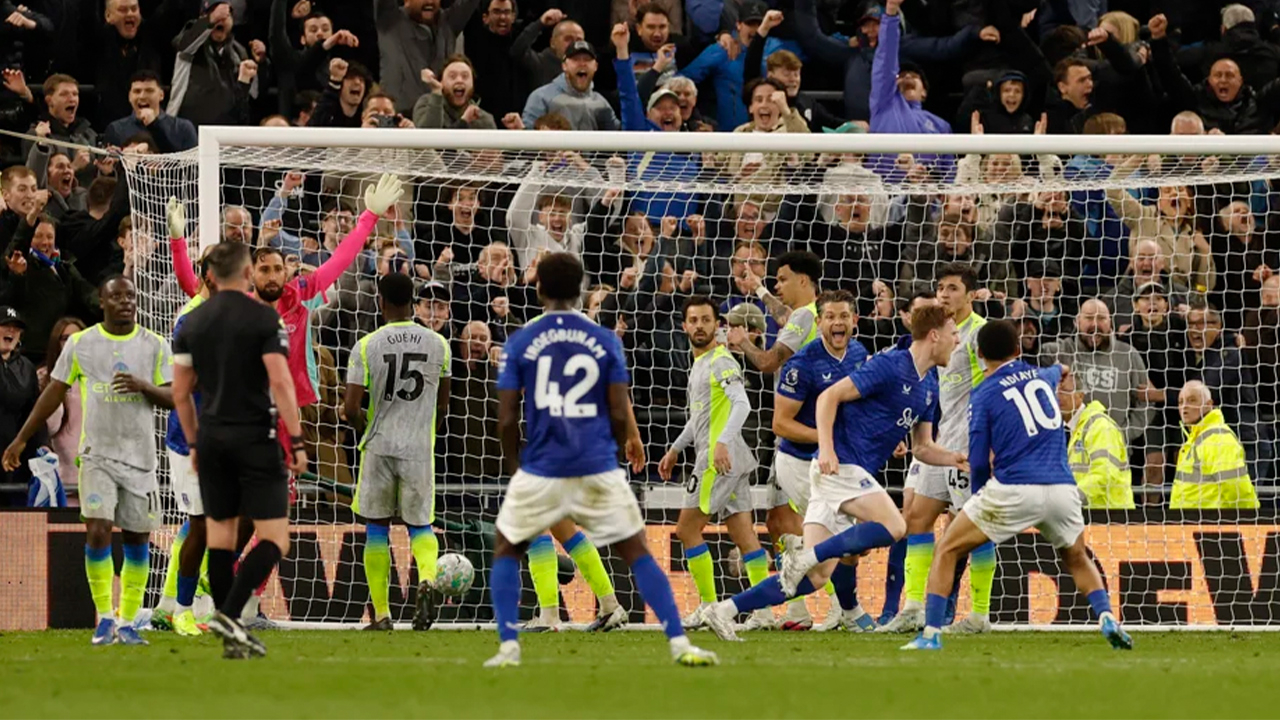 Manchester City, şampiyonluk yarışında ağır yaralı
