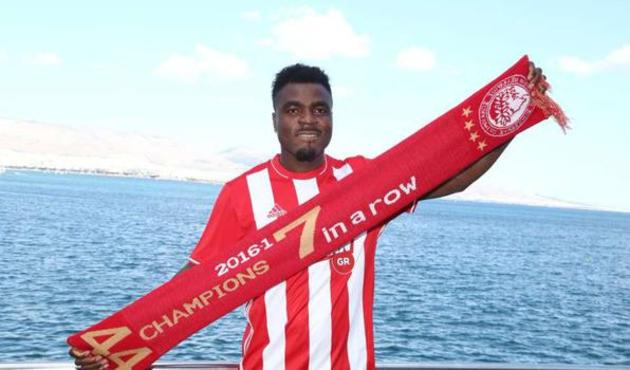 Emenike Olympiakos'u da çileden çıkardı!