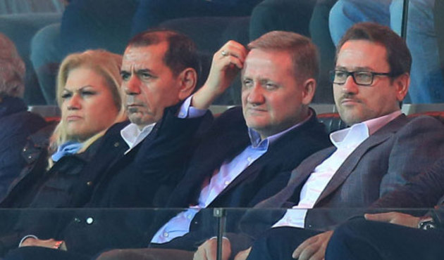Totemi bozan Dursun Özbek stadı terk etti!