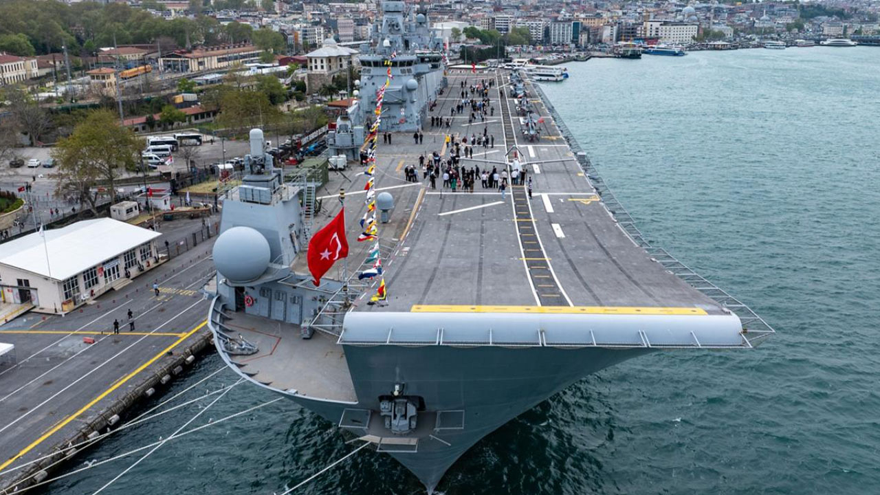 TCG Anadolu, ziyarete açıldı