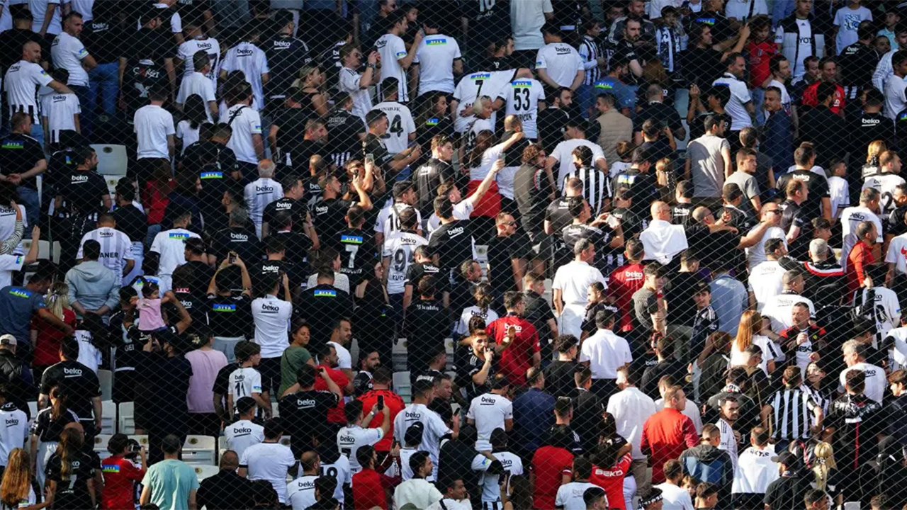 Beşiktaş taraftarından protesto açıklaması: Sırtımızı döneceğiz