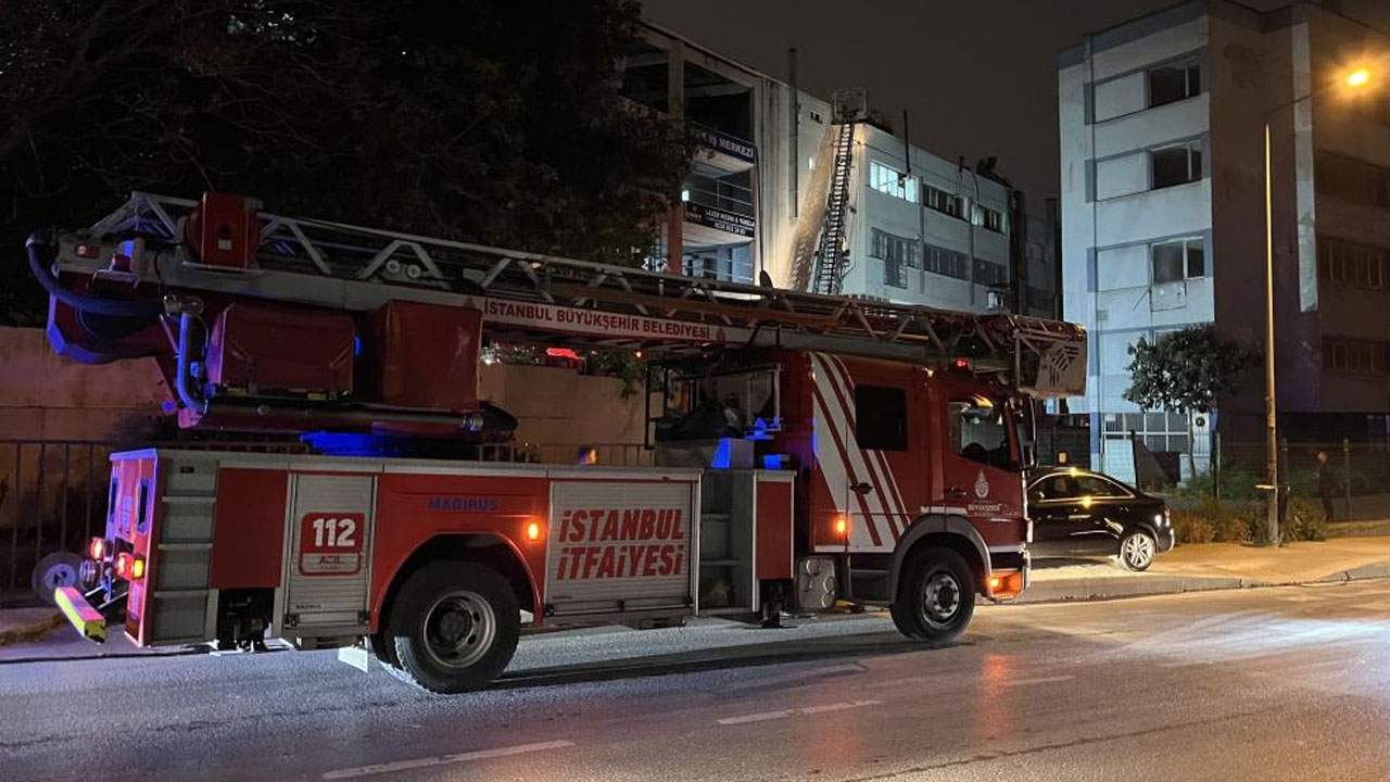 Zeytinburnu’nda 4 katlı iş merkezinde yangın paniği