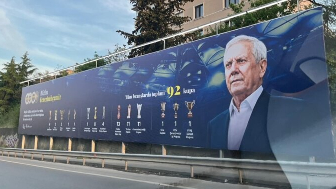 Aziz Yıldırım'dan 'kupa' vurgulu billboard