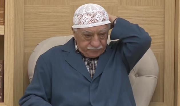 FETÖ elebaşı örgüt üyelerini motive etmek için iç çamaşırını göndermiş!