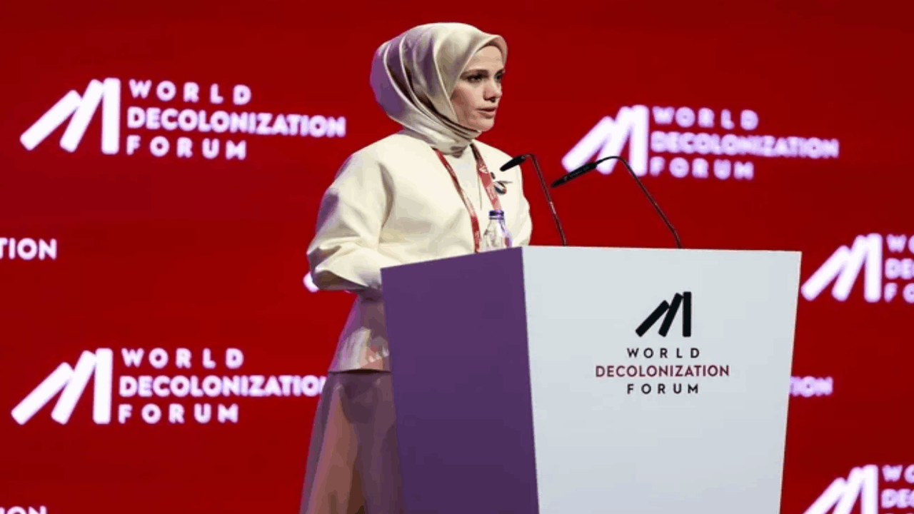 NUN Eğitim ve Kültür Vakfı Yönetim Kurulu Başkanı Esra Albayrak, "World Decolonization Forum"da konuştu