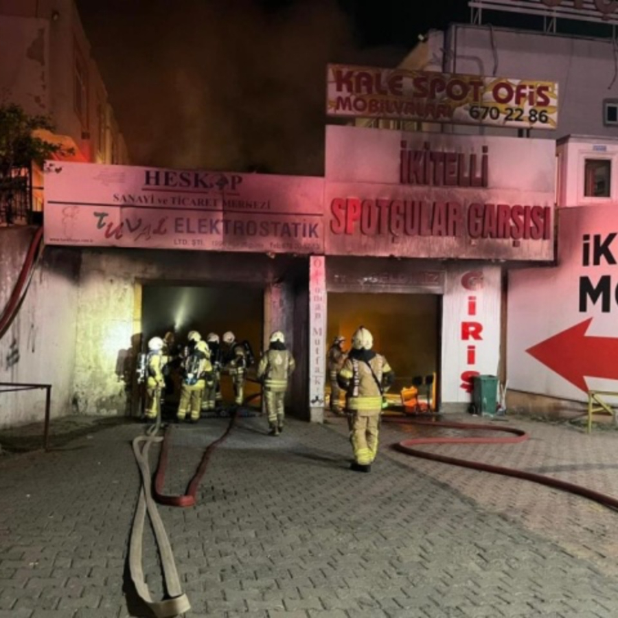 Başakşehir'de büyük yangın! 8 saatte zar zor söndürüldü... Onlarca iş yeri ağır hasar aldı!