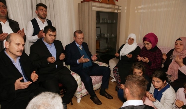 Cumhurbaşkanı Erdoğan'dan şehit Eren'in ailesine ziyaret...