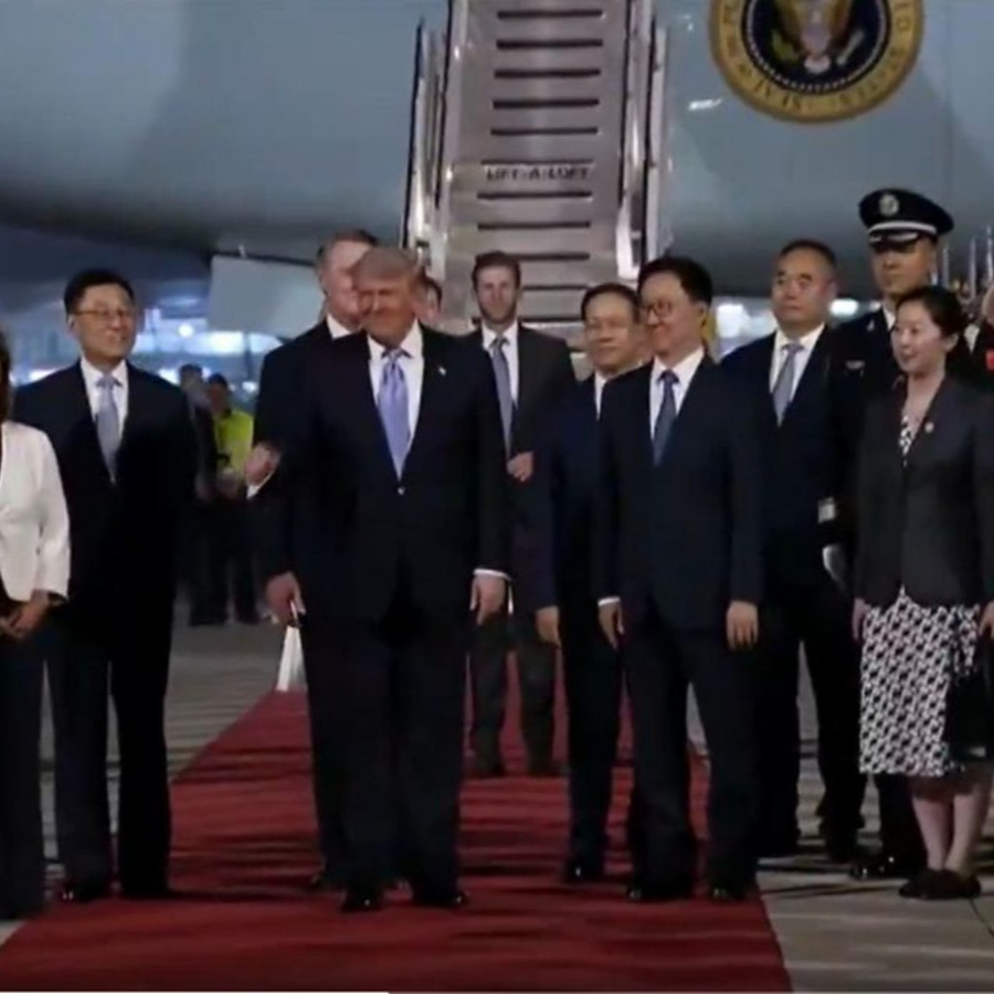 Trump 8 yıl sonra ilk kez Çin'de! Karşılama törenini görünce şoke oldu
