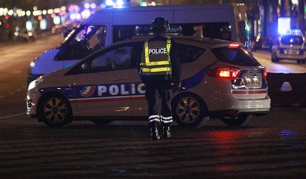 Polis memuru 3 kişiyi öldürdü!