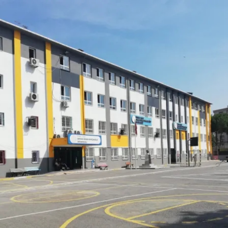Pendik'teki bir okulda kitap listesi iddiası valiliği harekete geçirdi! Okul müdürü: İmzamı taklit ettiler!