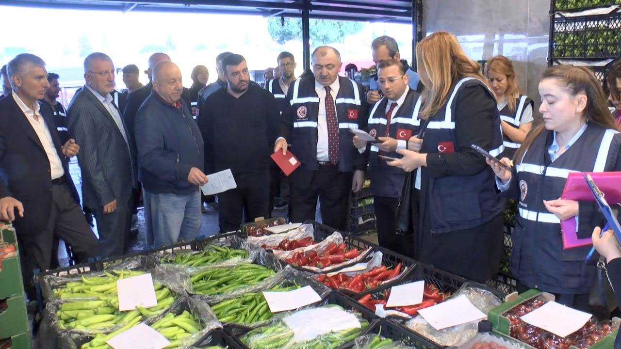 İstanbul'daki hallerde bayram öncesi denetimler artırıldı! Fiyat etiketleri ve hijyen koşulları kontrol edildi