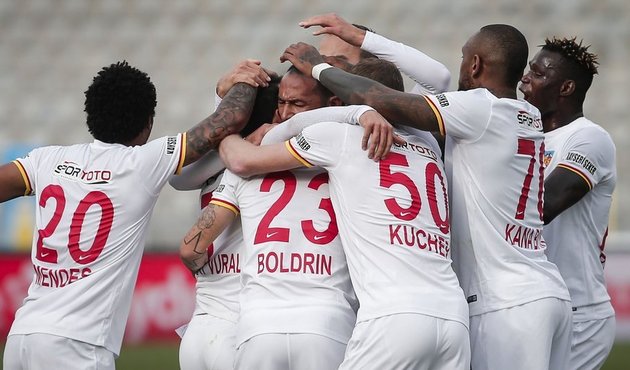 Kayserispor, Gençler'in gözünün yaşına bakmadı!