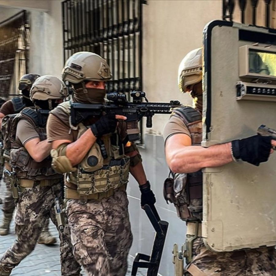 Gürcistan bağlantılı 7 milyarlık bahis imparatorluğu çöktü! Vardiyalı kara para aklama şebekesinden kamu görevlisi çıktı...