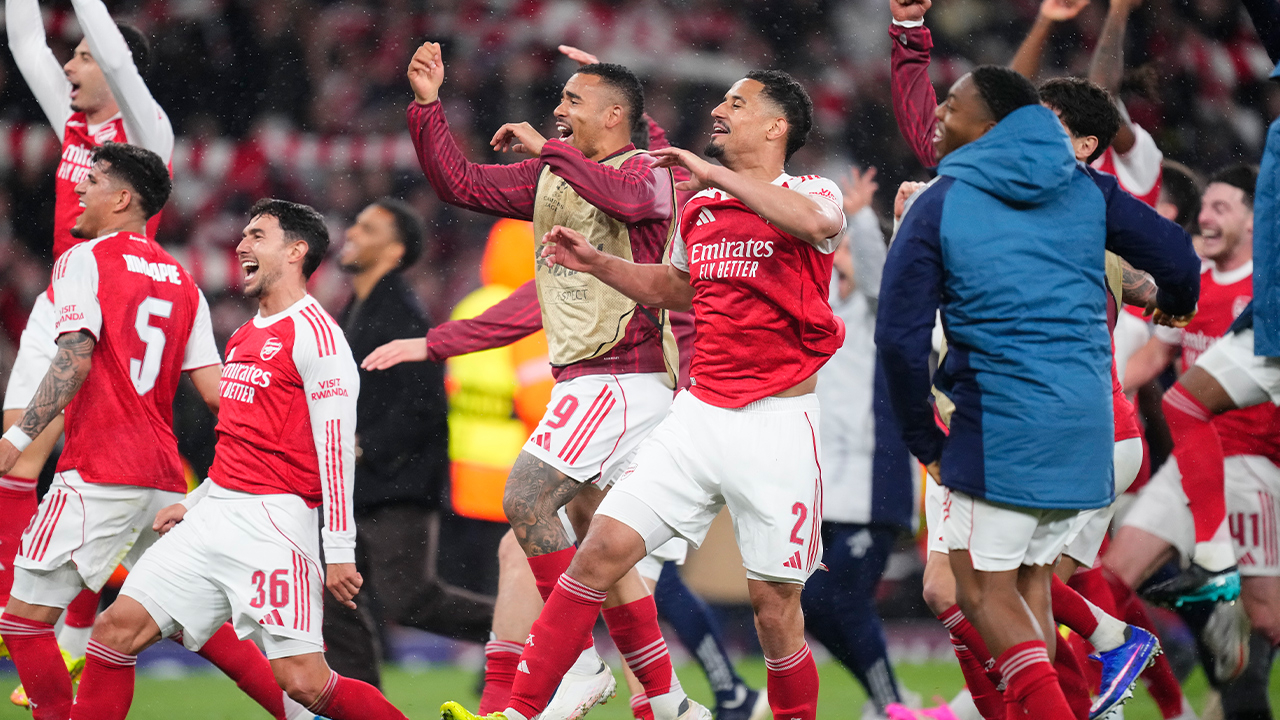 Arsenal 22 yıl sonra şampiyonluğa koşuyor