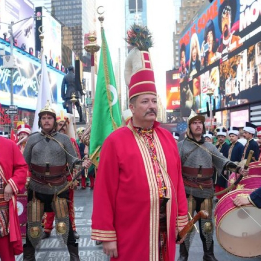 Times Meydanı mehter marşlarıyla inledi! ABD'liler hayran kaldı...
