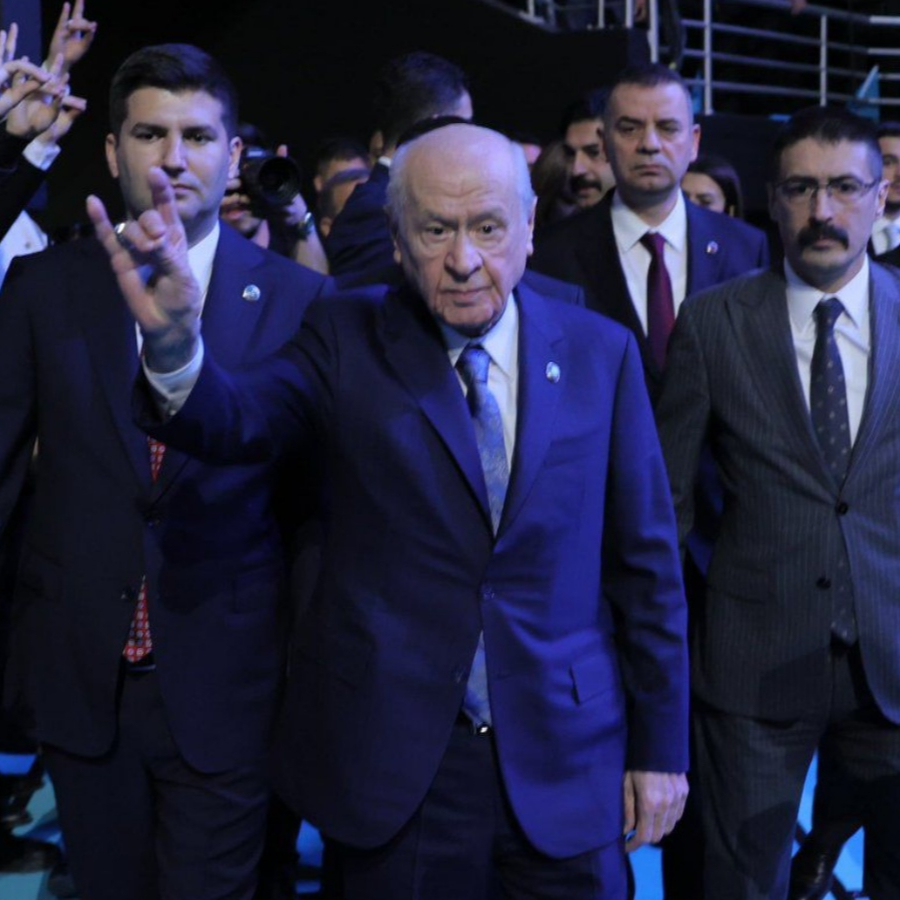 Devlet Bahçeli'den Gençlik Kurultayı'nda dikkat çeken çağrı: Türk'ün Türk'e küseceğiz zaman değil! Kaçmayacaksınız, satmayacaksınız, savrulmayacaksınız!