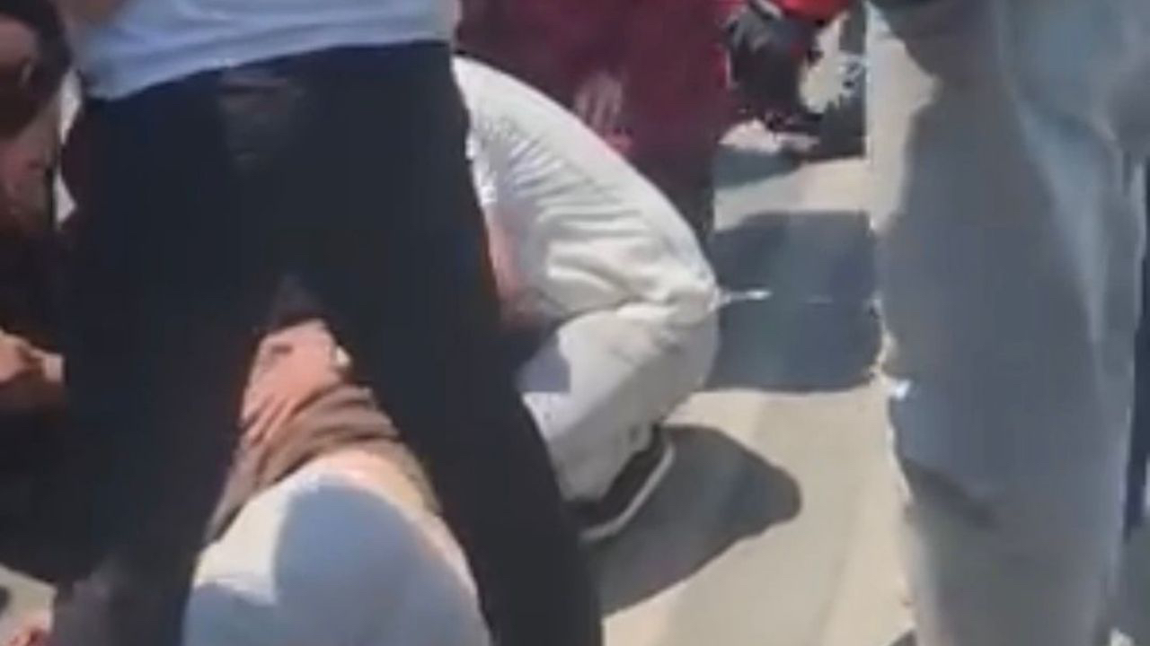 Fatih'te korkunç kaza! Skuter otobüse çarpıp sürüklendi