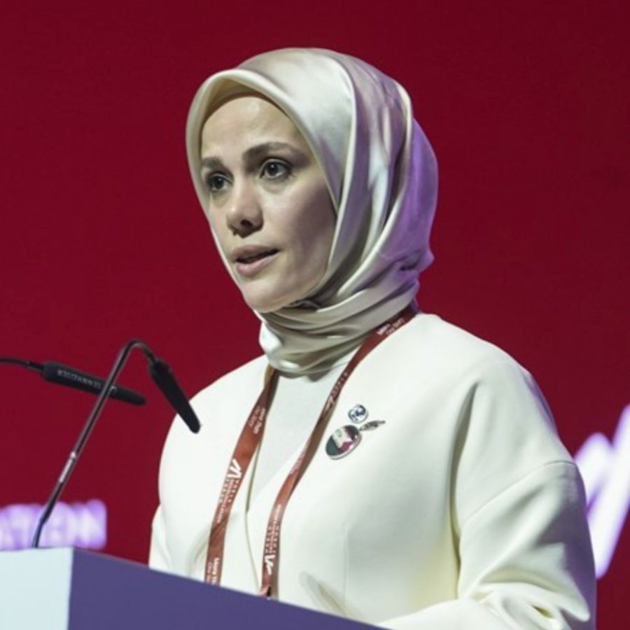 Esra Albayrak'tan ebeveynlere 'dijital mecra' mesajı:"Çocuklarımızdan elimizi çekmemek gibi bir sorumluluğumuz var"