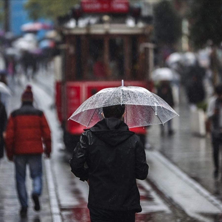 İstanbul bu akşama dikkat! Hem yağış hem UEFA Avrupa Ligi Finali trafiği kilitleyecek: Metro istasyonlarında gece tarifesine geçildi...