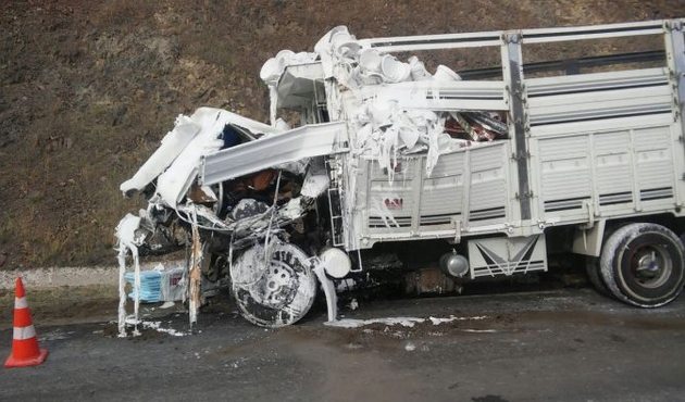 Otobanda feci kaza! 4 ölü, 1 yaralı