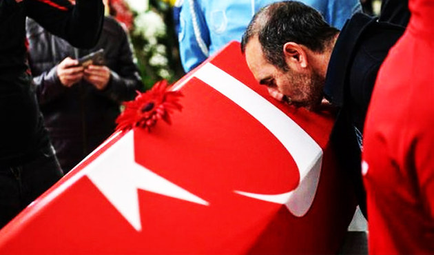 Leonidis Türk Bayrağını öpmesi Yunanistan'da gündem oldu!