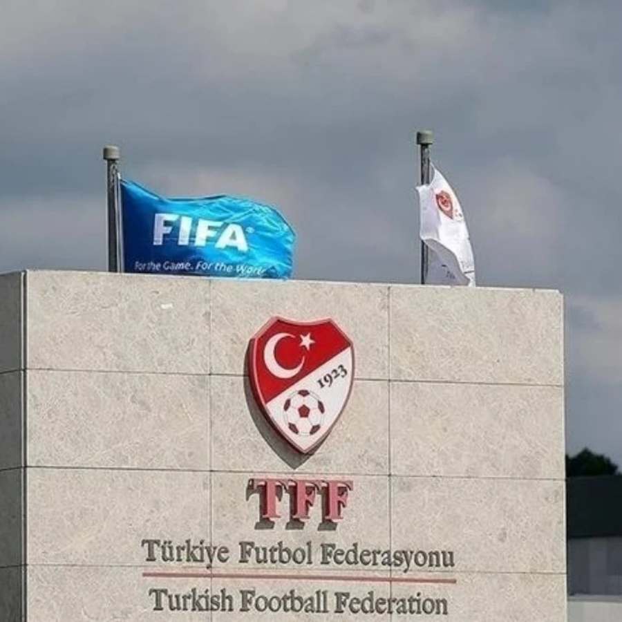 TFF'den radikal karar: Maçlarda seremoni ve ısınmalarda pankart yok
