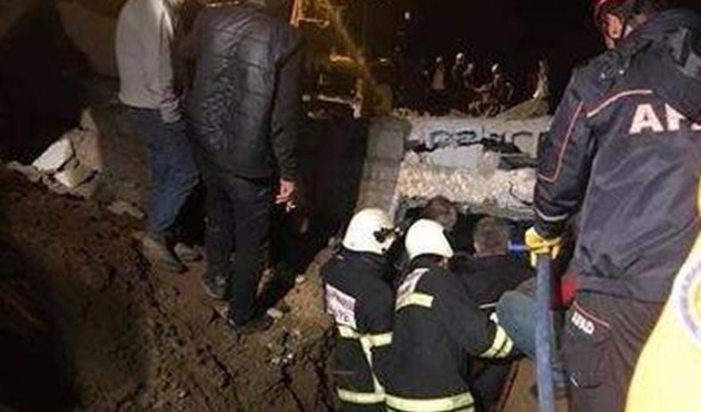 Batman'da 2 katlı ev çöktü: 1 ölü, 6 yaralı...