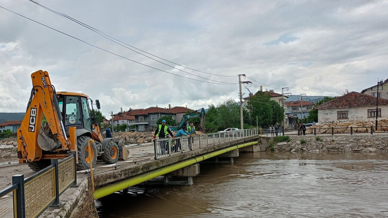 Tokat Turhal'da taşkın riski! Köprülerde yıkım ve söküm çalışması başladı