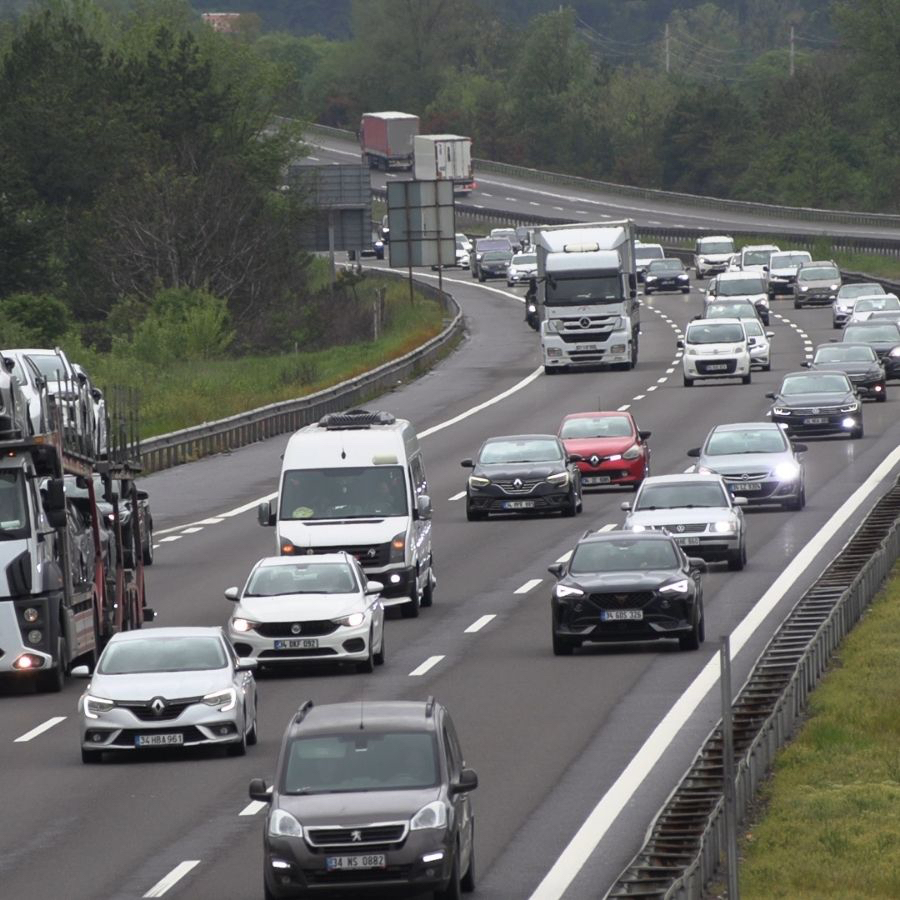 Bayram tatilinin ikinci gününde Anadolu Otoyolu'nun Bolu geçişinde bayram trafiği