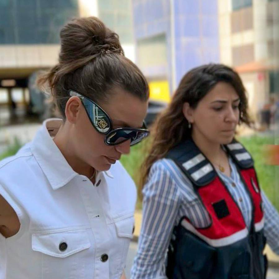 Uyuşturucu operasyonu kapsamında gözaltına alınan Serenay Sarıkaya serbest bırakıldı! Rahat tavırları dikkat çekti!