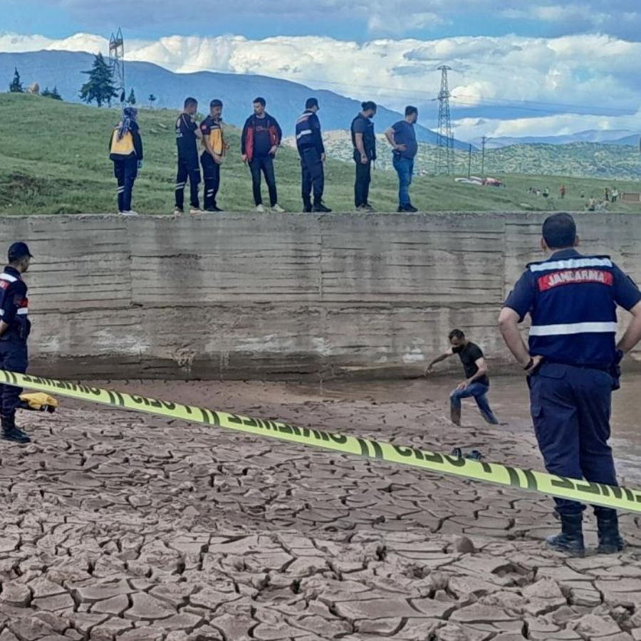 Acı olay: Serinlemek için gölete giren 2 çocuk boğuldu