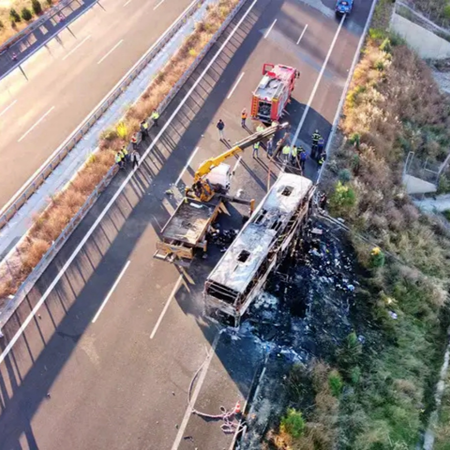 1'i bebek 8 kişinin hayatını kaybettiği kazada kahreden kargaşa detayı... Yolcular çıkış kapısında sıkışarak hayatını kaybetti!