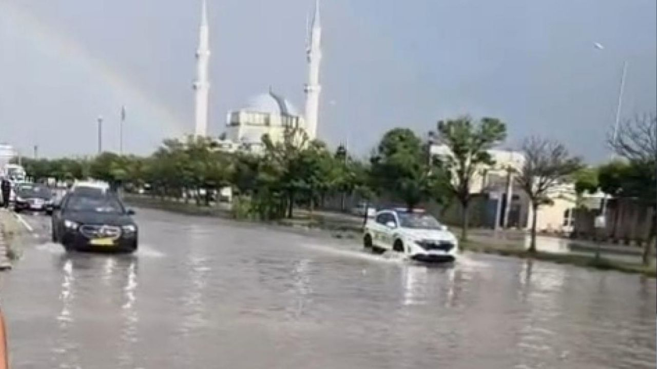 Edirne'de sağanak: Yollar göle döndü