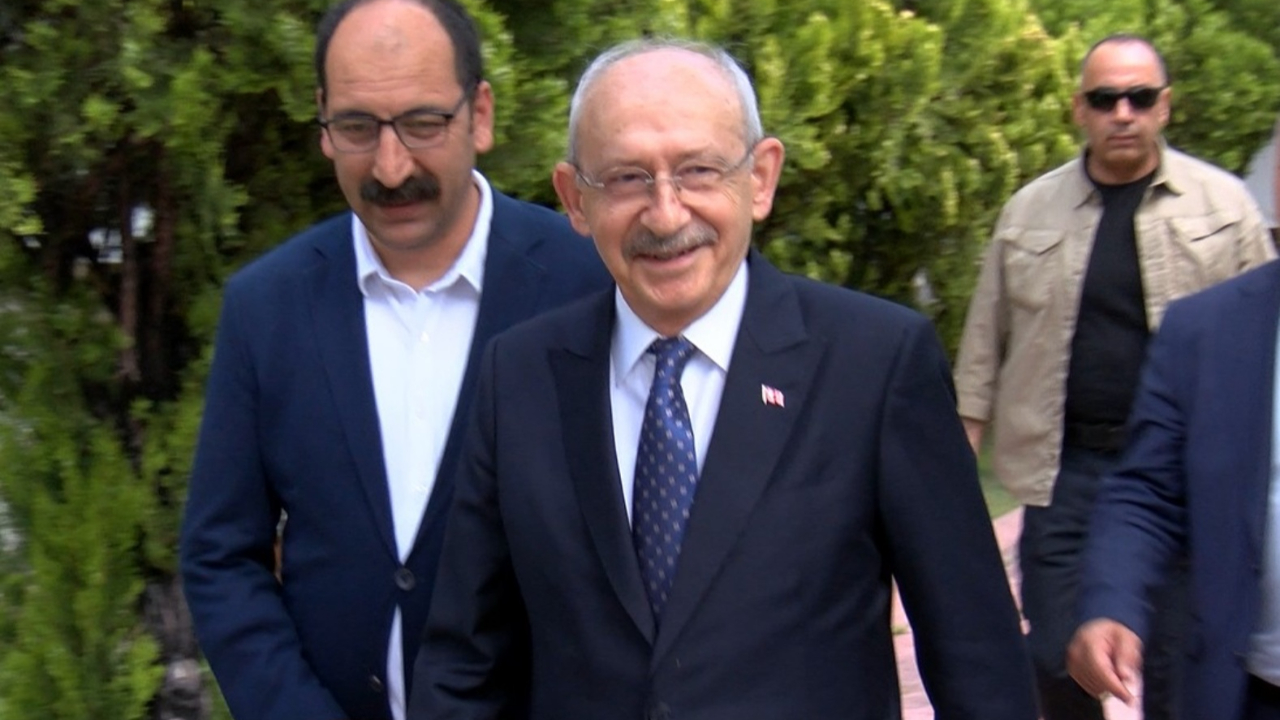 Kılıçdaroğlu grup toplantısında konuşacak mı? Dün "Umarım" bugün "Elbette"... CHP’de salı mesaisi savaş alanına dönecek!