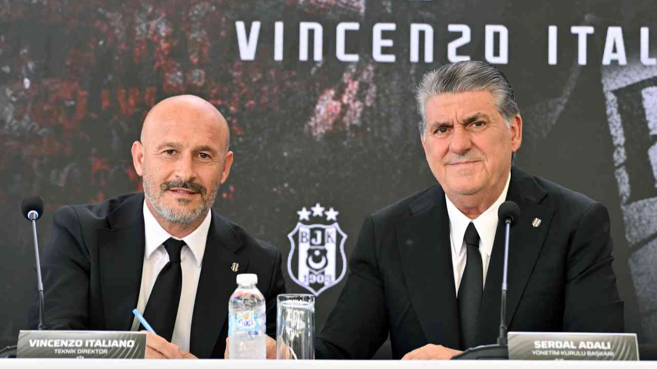 Beşiktaş'ta Vincenzo Italiano için imza töreni düzenlendi