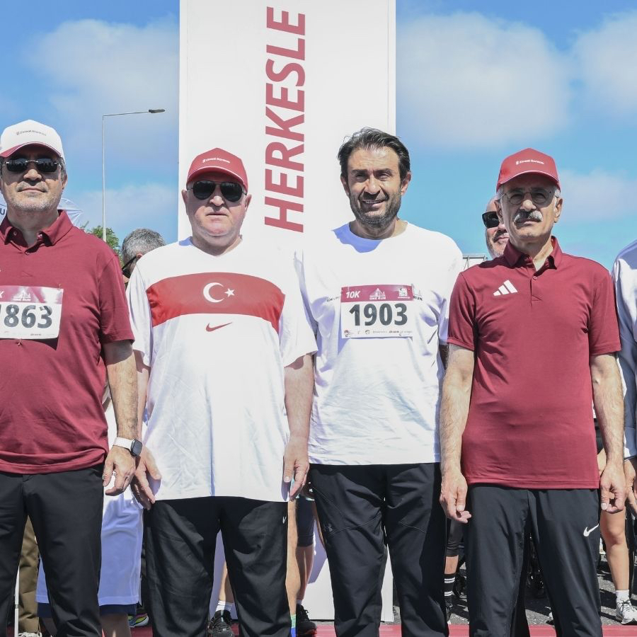 Abdulkadir Uraloğlu ve Osman Aşkın Bak "One Run" koşusuna katıldı