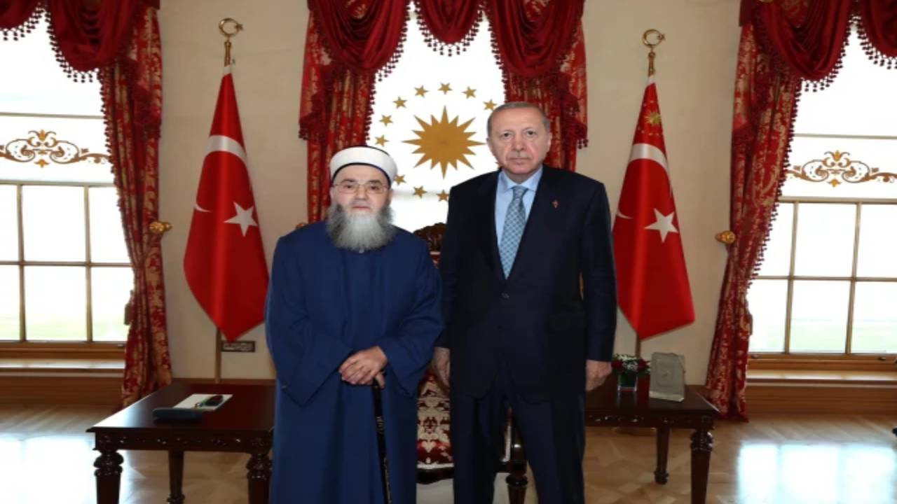 Dolmabahçe'de sürpriz görüşme! Cumhurbaşkanı Erdoğan, Cübbeli Ahmet Hoca'yı kabul etti: İşte fotoğrafa düşülen not