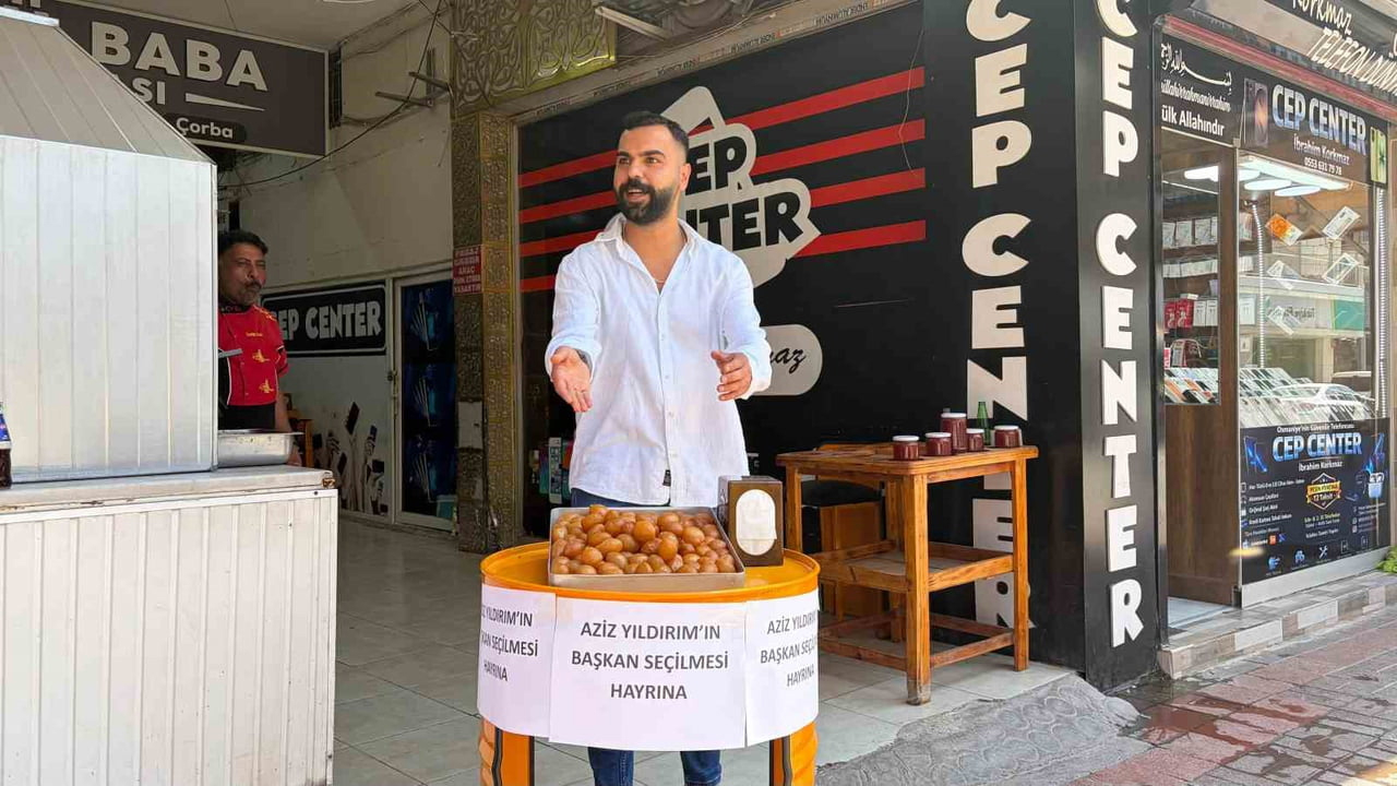 Aziz Yıldırım'ın başkanlığını lokma dağıtarak kutladı
