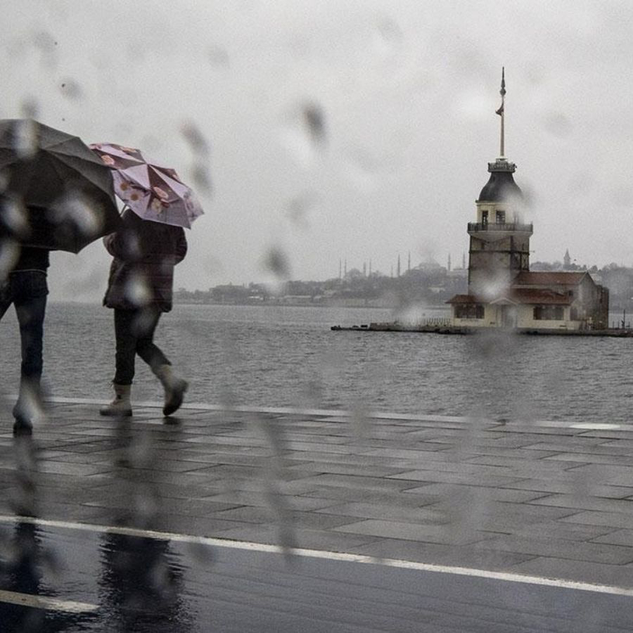Yaz sıcakları tersine dönüyor! AKOM'dan haber var: İstanbul'da hafta sonu yağışlı geçecek