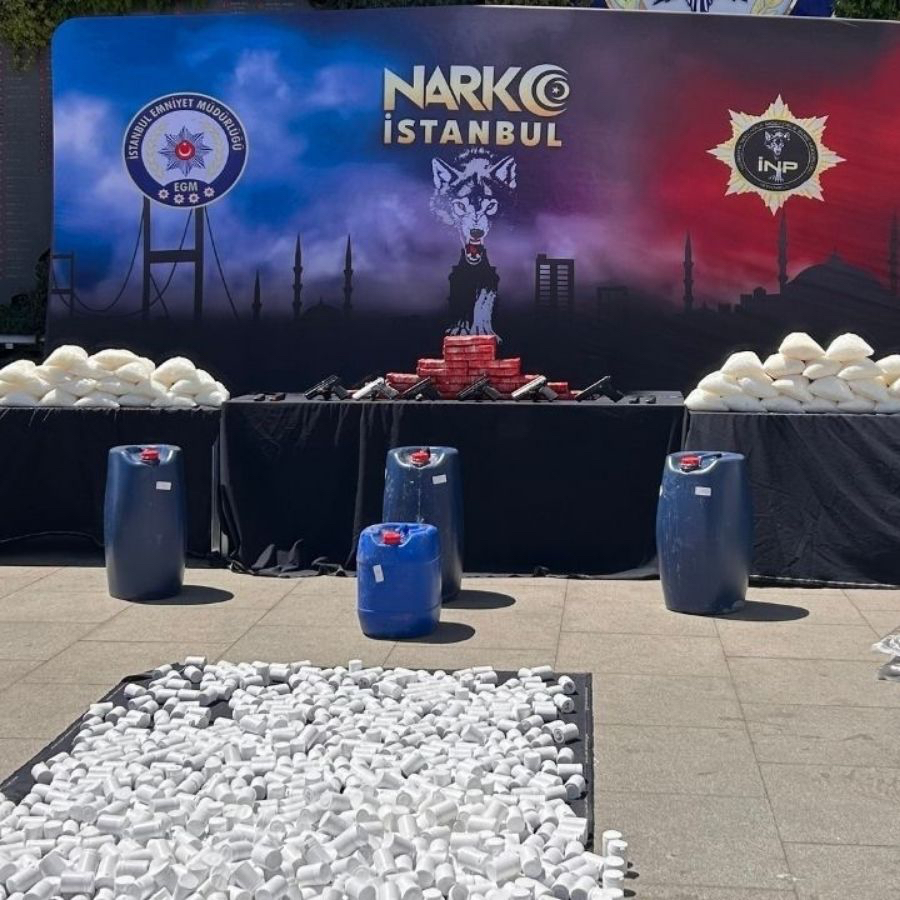 Uyuşturucu tacirlerine darbe! İstanbul merkezli operasyonda 100 gözaltı: 1 ton madde ele geçirildi