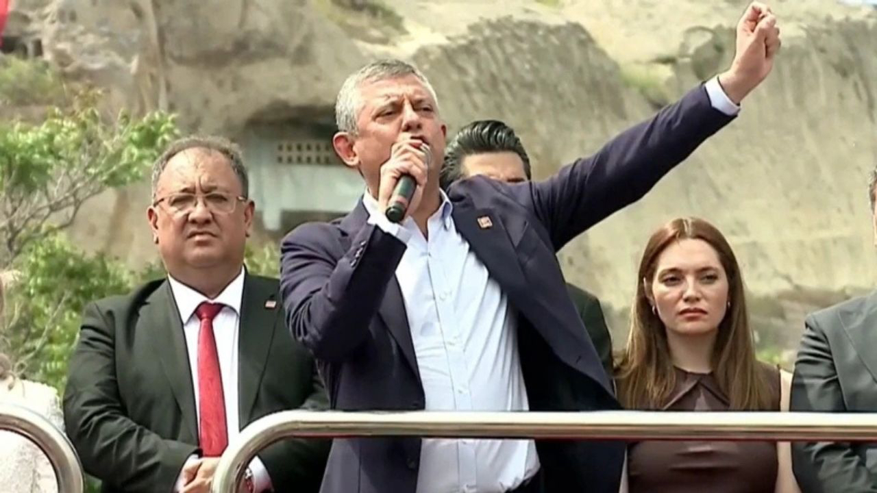Özgür Özel'in ekibinden Cemil Yüzer ve Anıl Demir gözaltında