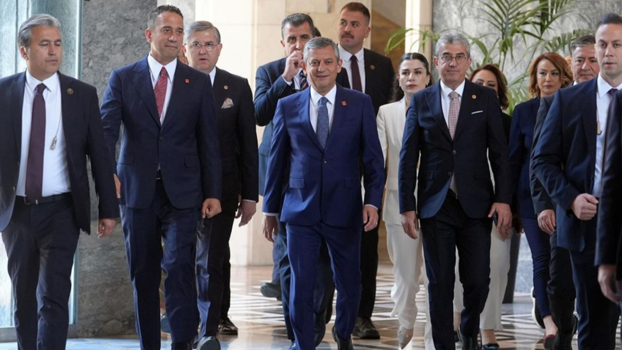 Özgür Özel ekibi CHP Parti Meclisi'nden istifa etme kararı aldı! Amaç: PM'yi 40'ın altına düşürmek!