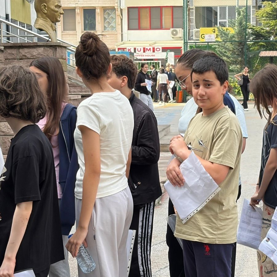 Heyecanla beklenen gün geldi! LGS ilk oturumu başladı